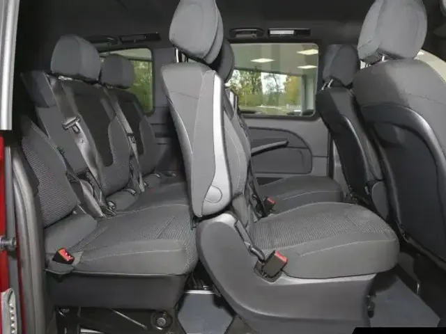 Mercedes-Benz V 220