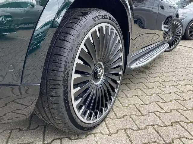 Mercedes-Benz EQE SUV