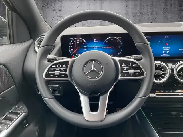 Mercedes-Benz EQA 300