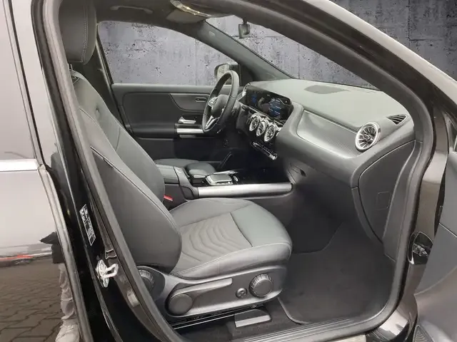 Mercedes-Benz EQA 300