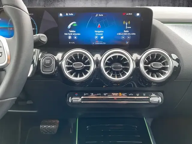 Mercedes-Benz EQA 300