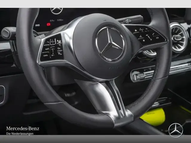 Mercedes-Benz EQA 300