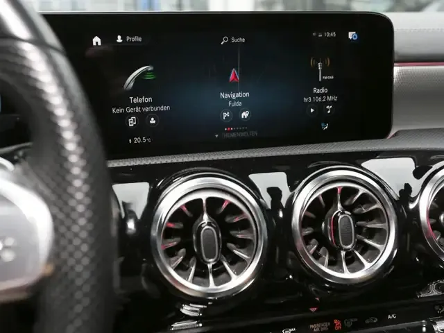 Mercedes-Benz CLA 180