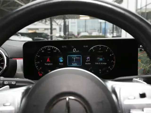 Mercedes-Benz CLA 180