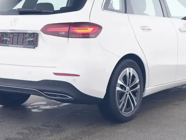 Mercedes-Benz B 220
