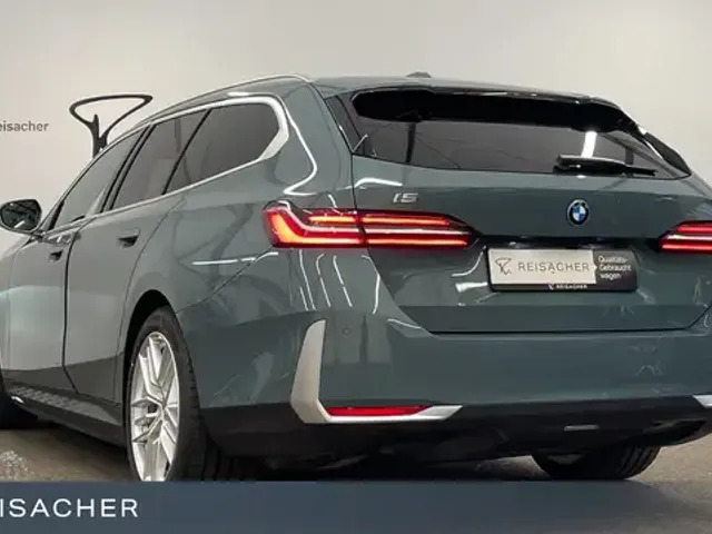 BMW i5