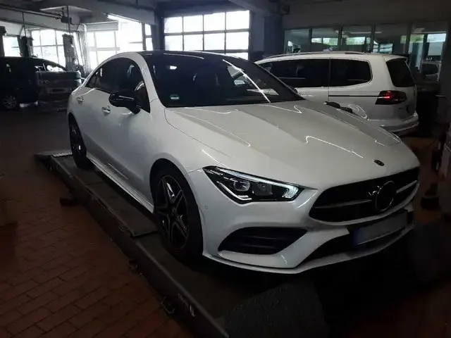 Mercedes-Benz CLA 200