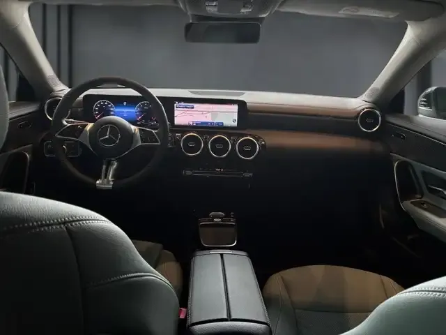 Mercedes-Benz CLA 180