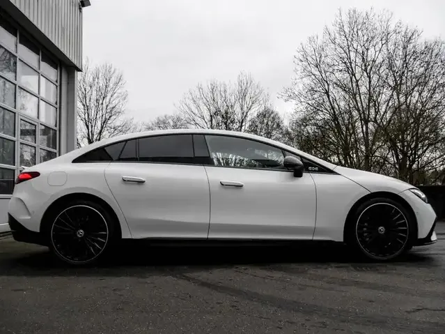 Mercedes-Benz EQE 300