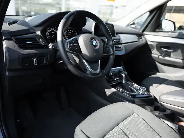 BMW 225