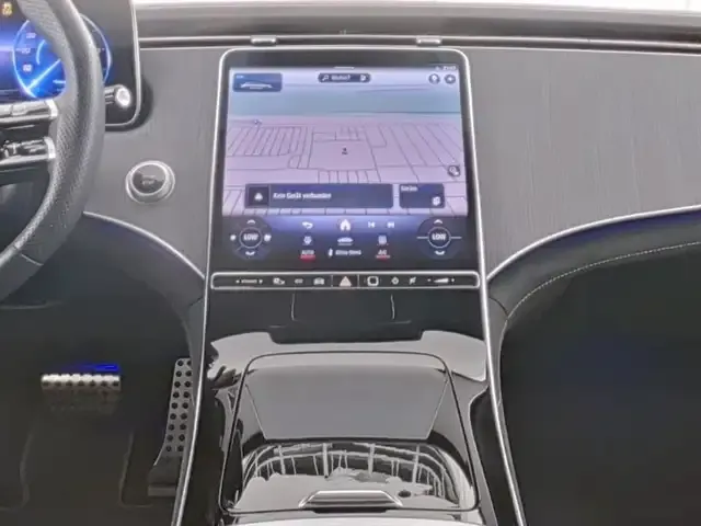 Mercedes-Benz EQE 300
