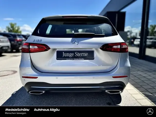 Mercedes-Benz B 180