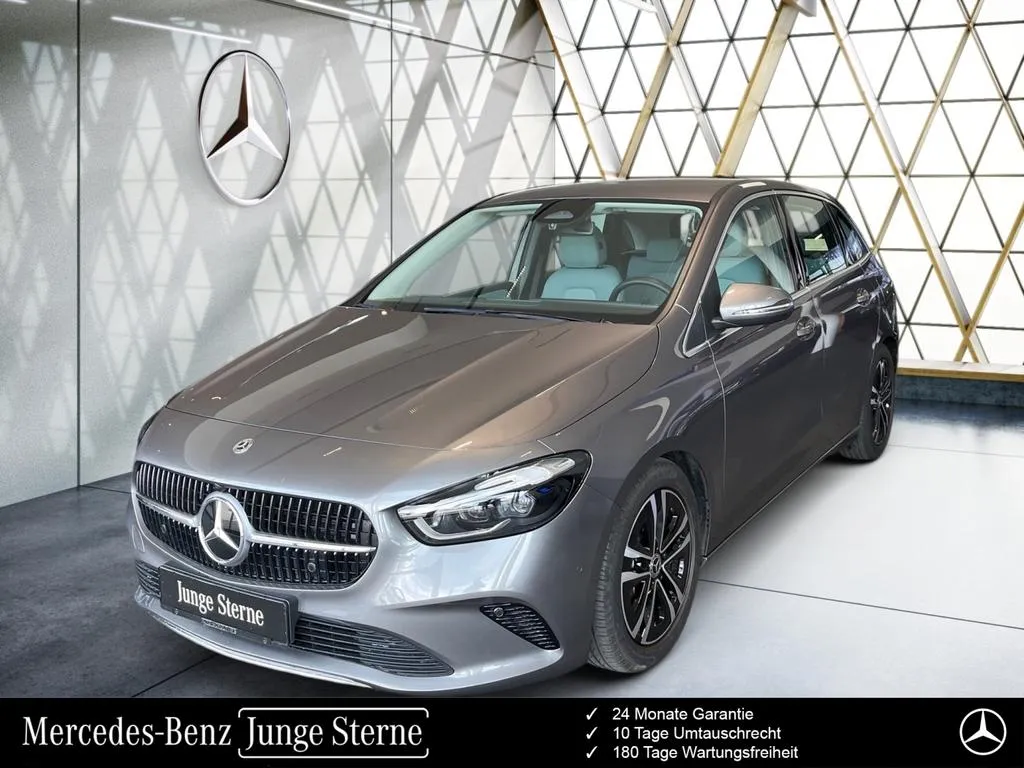 Mercedes-Benz B 220