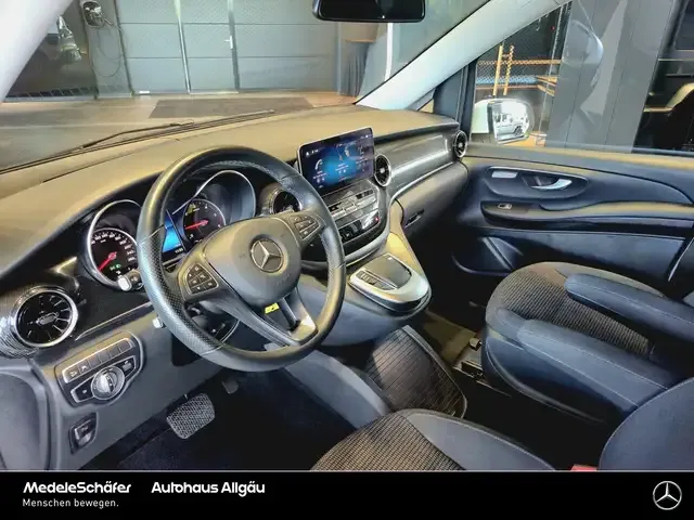 Mercedes-Benz V 220
