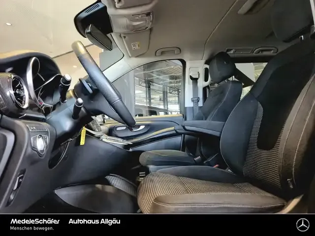 Mercedes-Benz V 220