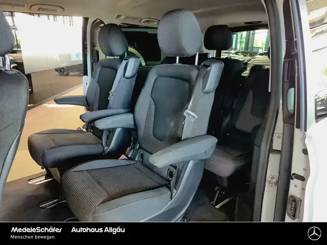 Mercedes-Benz V 220