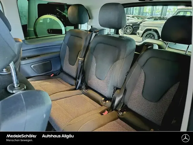 Mercedes-Benz V 220