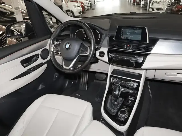 BMW 218