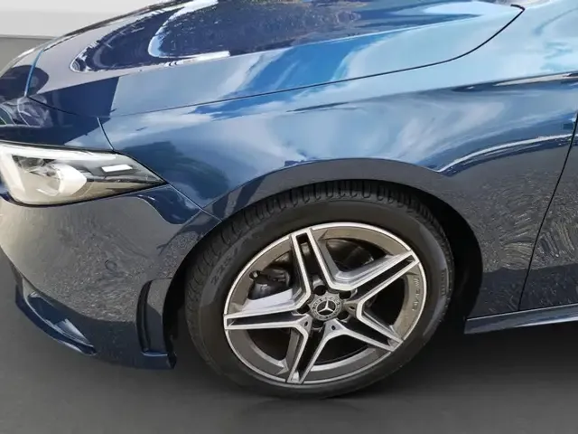Mercedes-Benz A 220