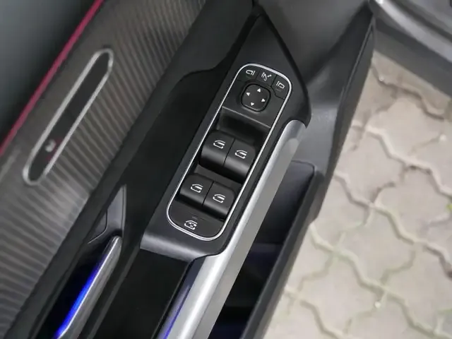 Mercedes-Benz EQB 300