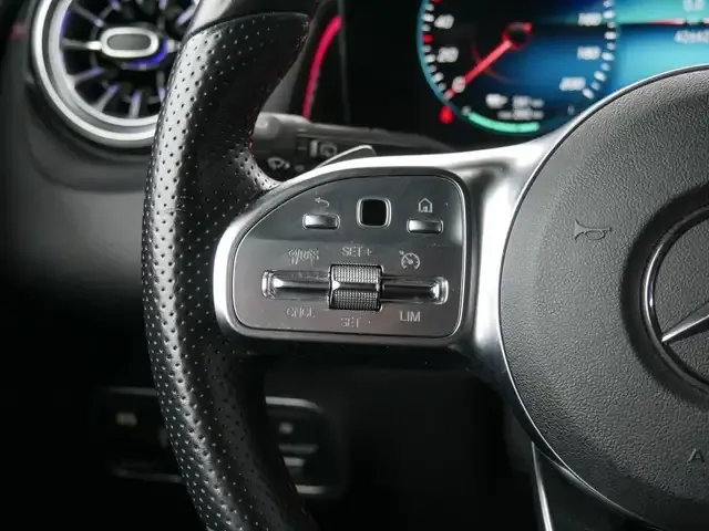 Mercedes-Benz EQB 300