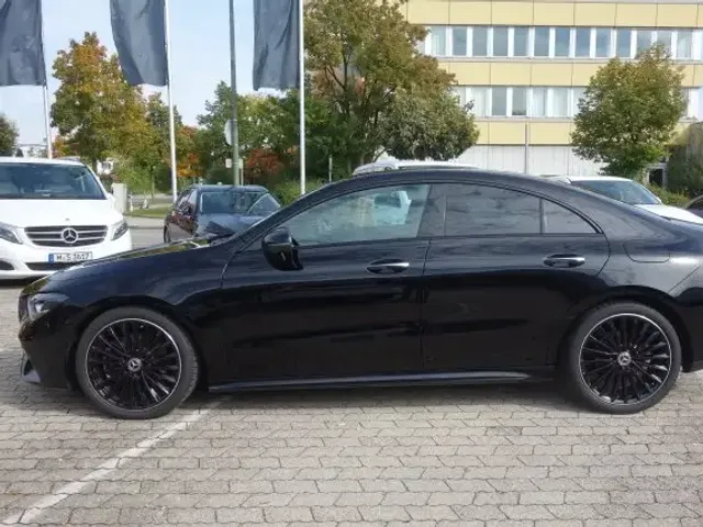 Mercedes-Benz CLA 200