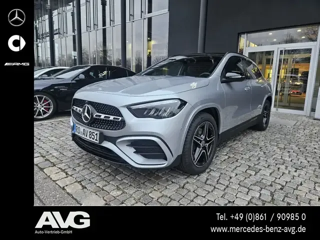 Mercedes-Benz GLA 200