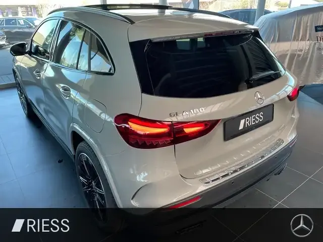 Mercedes-Benz GLA 180