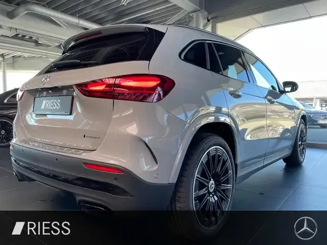 Mercedes-Benz GLA 180