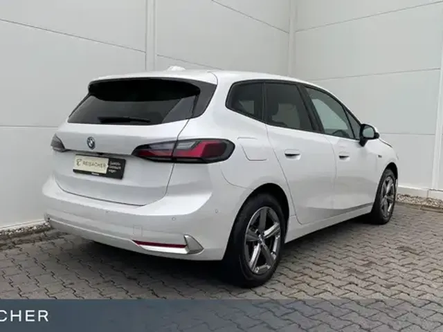 BMW 225