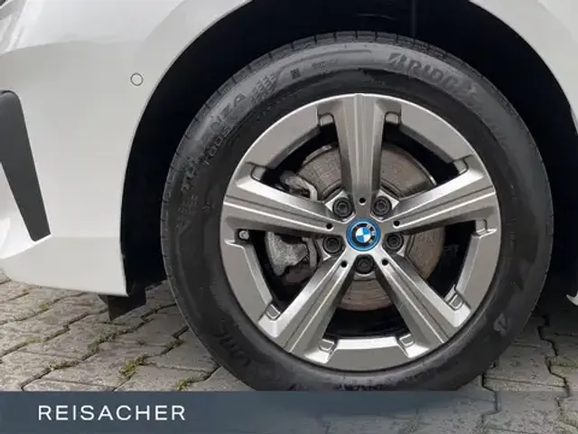 BMW 225