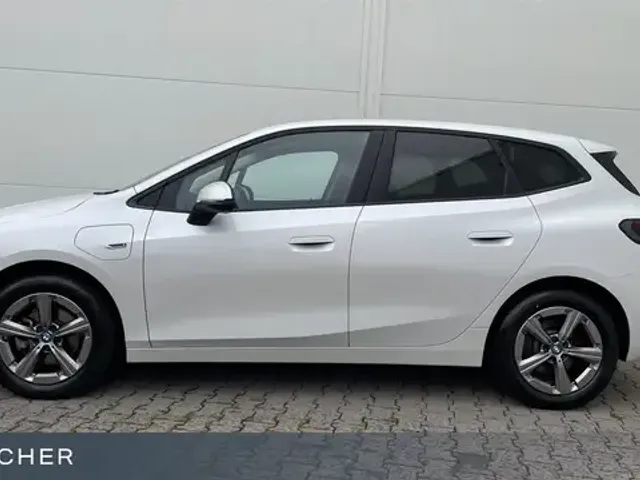 BMW 225