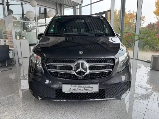 Mercedes-Benz V 250