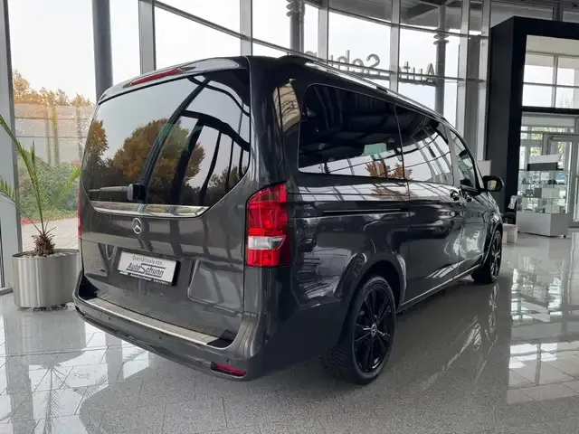 Mercedes-Benz V 250