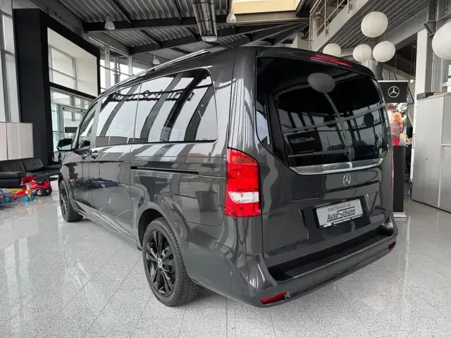 Mercedes-Benz V 250