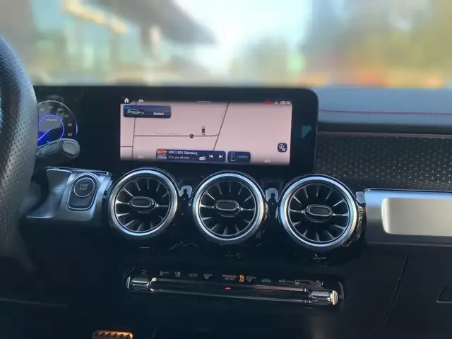 Mercedes-Benz EQB 350