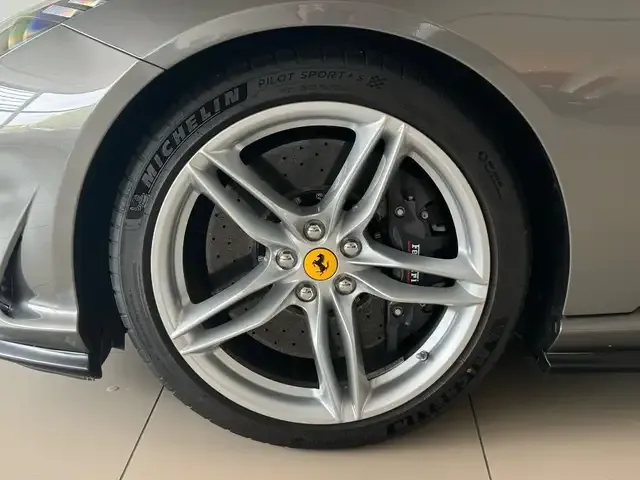 Ferrari 812