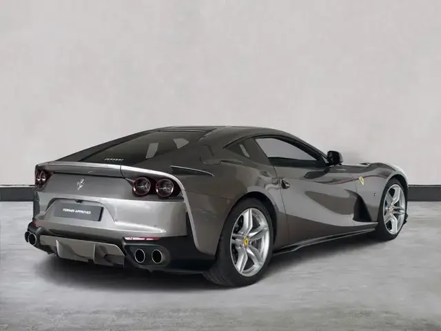 Ferrari 812
