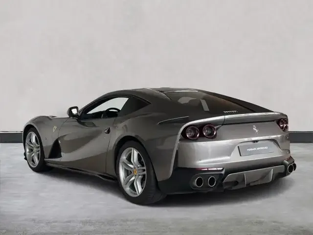 Ferrari 812