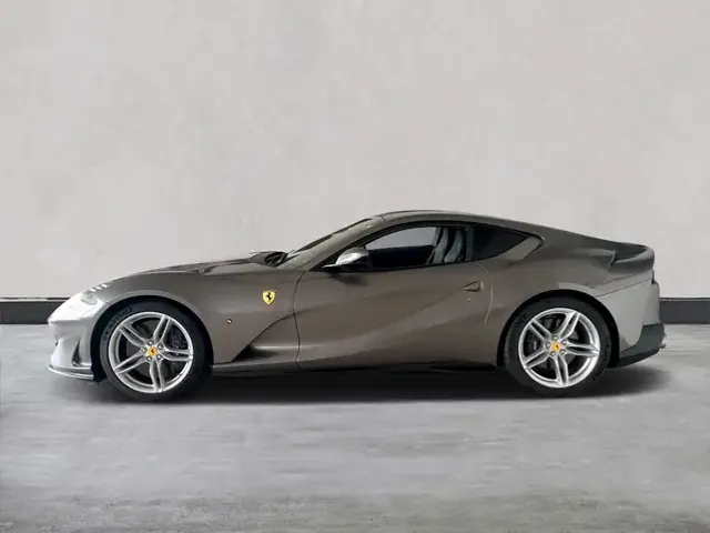 Ferrari 812