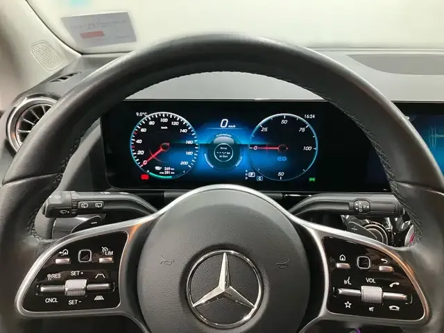 Mercedes-Benz EQA 300
