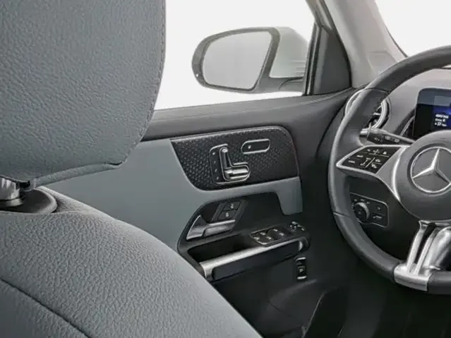 Mercedes-Benz EQB 300
