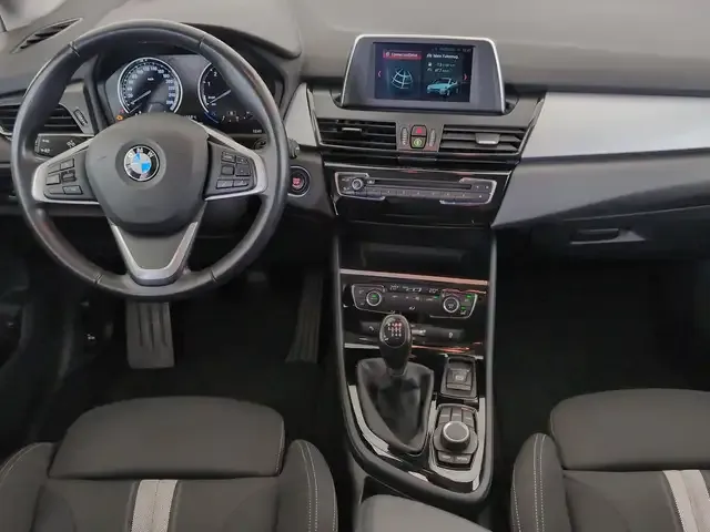 BMW 218