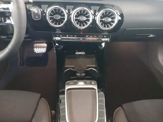 Mercedes-Benz CLA 220