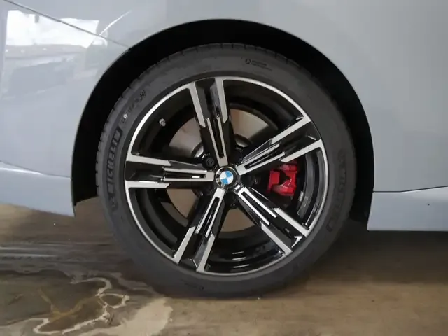 BMW 230
