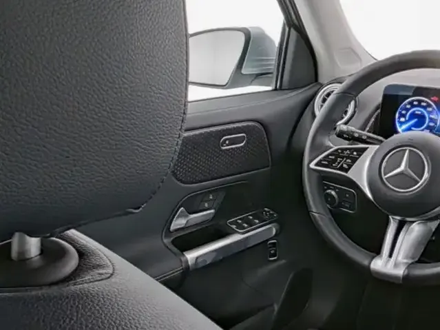 Mercedes-Benz EQB 300