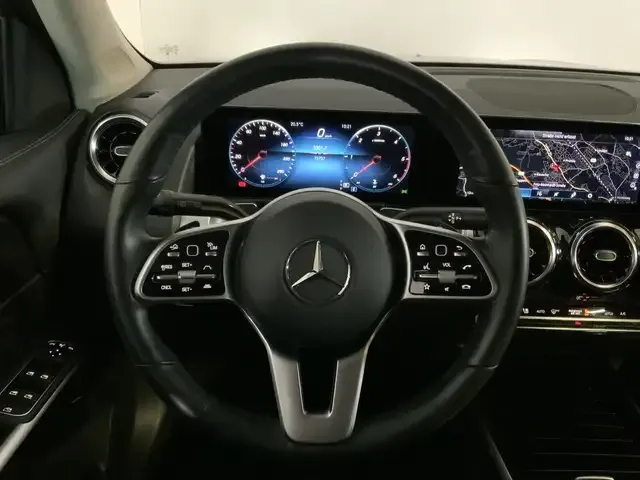 Mercedes-Benz GLB 220