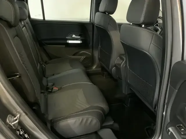 Mercedes-Benz GLB 220