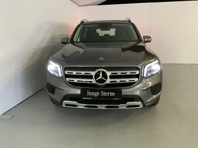 Mercedes-Benz GLB 220