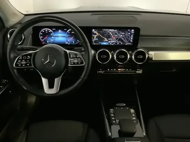 Mercedes-Benz GLB 220